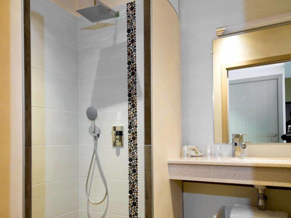 Hotel Le Val Moret Magnant Екстериор снимка
