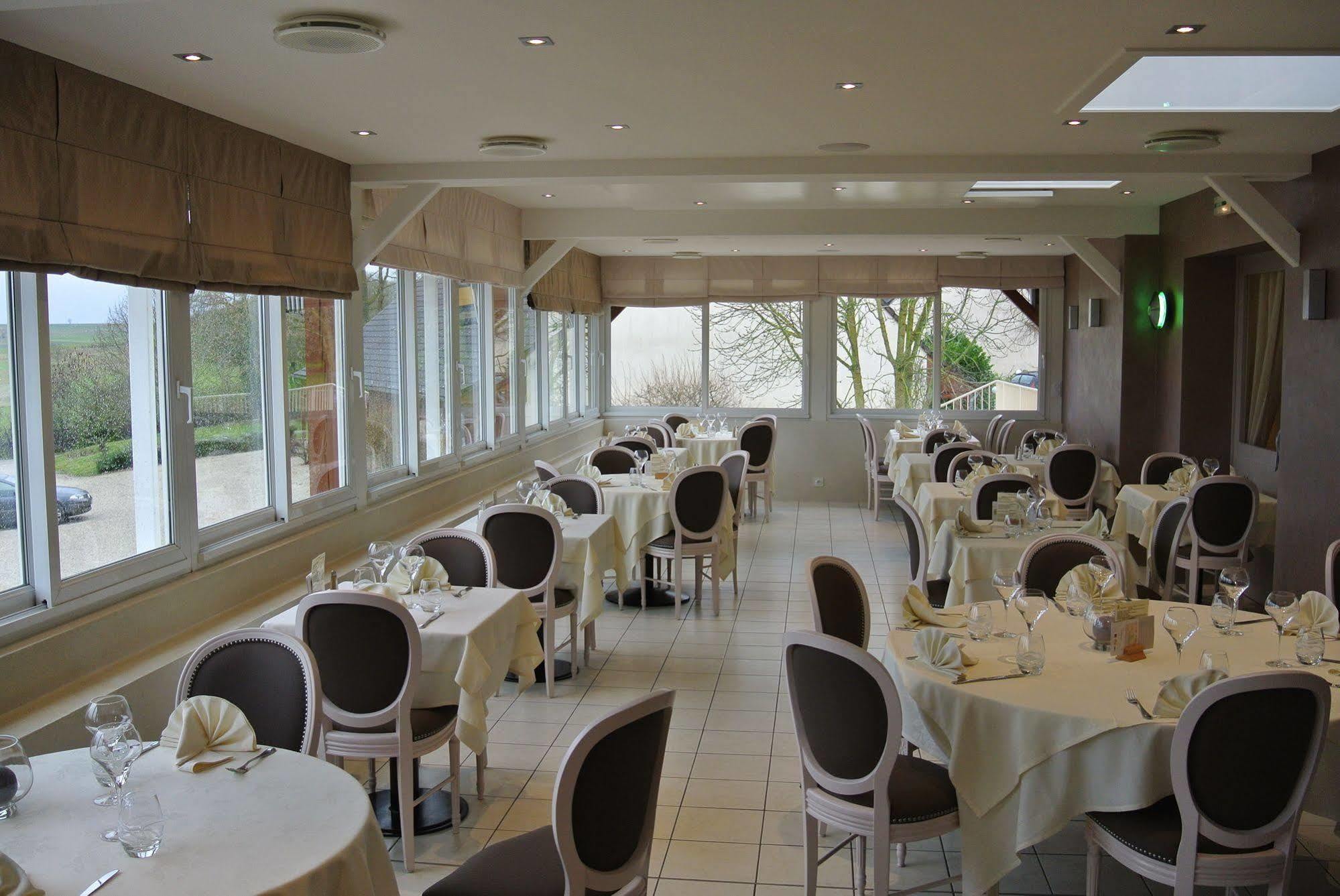 Hotel Le Val Moret Magnant Екстериор снимка