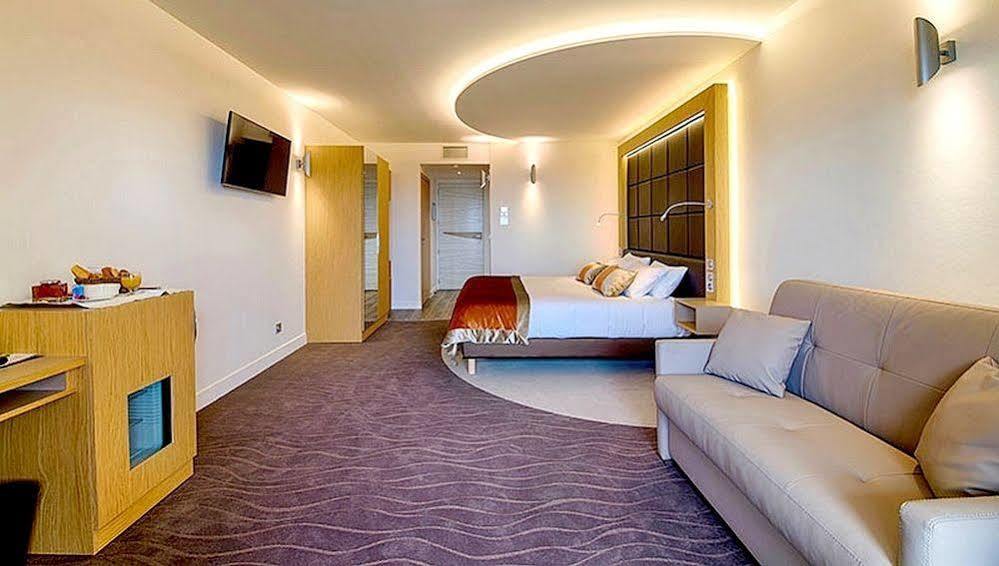 Hotel Le Val Moret Magnant Екстериор снимка